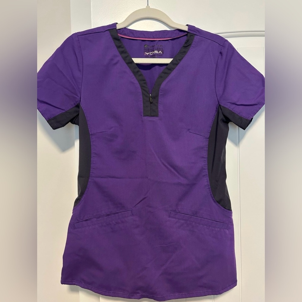 Healing hands Scrub Top size medium